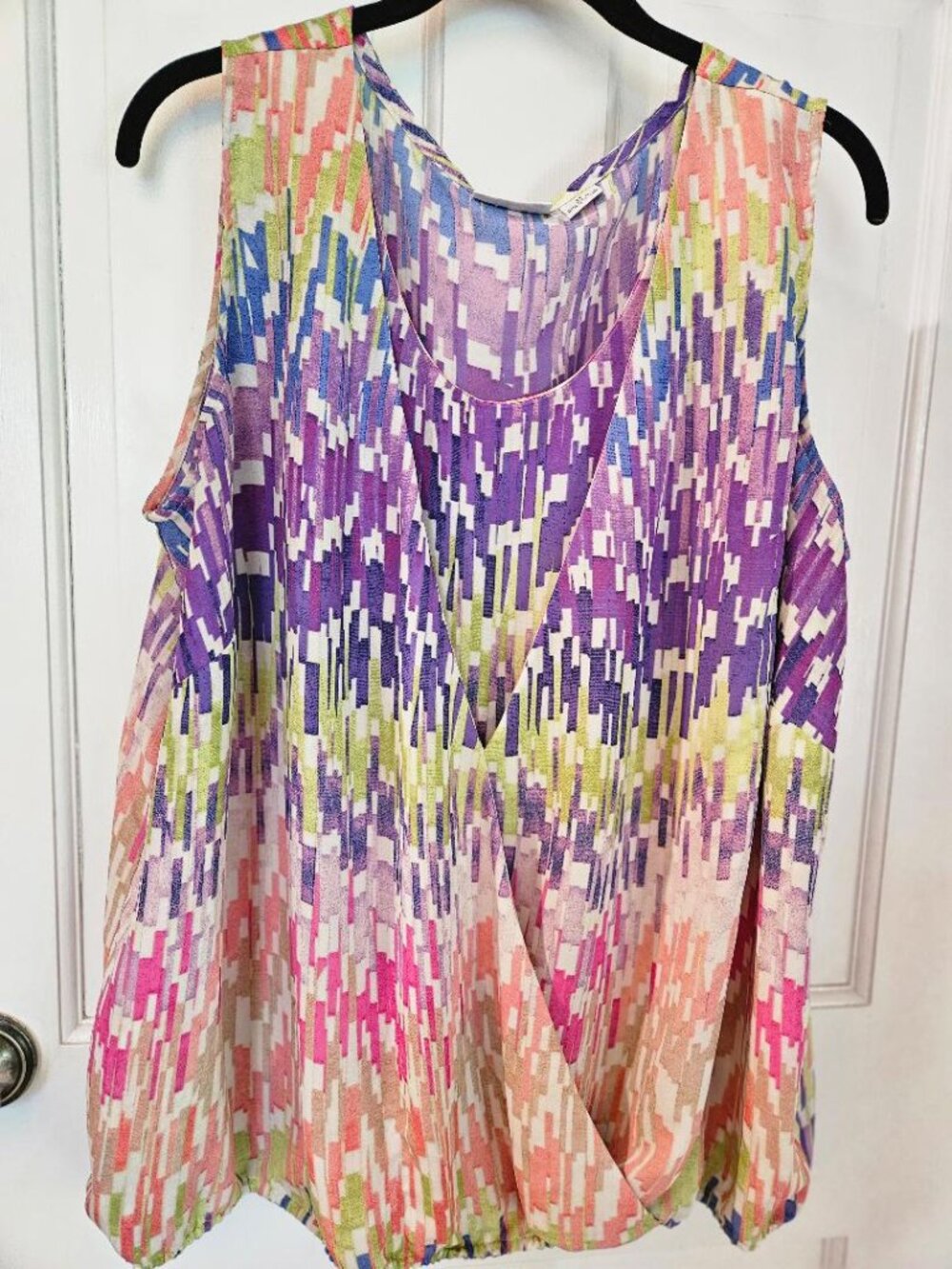 Liz Clairborne 1X sleeveless cross over blouse, geometric block print, polyester